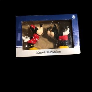 ✨Westland Mickey and Minnie Magnetic Salt and Pepper Shakers